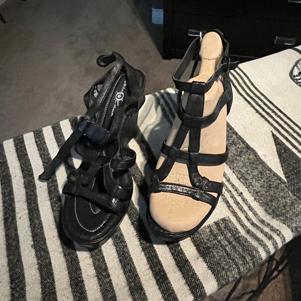 Born women's size 10 black wedges in very good used condition.